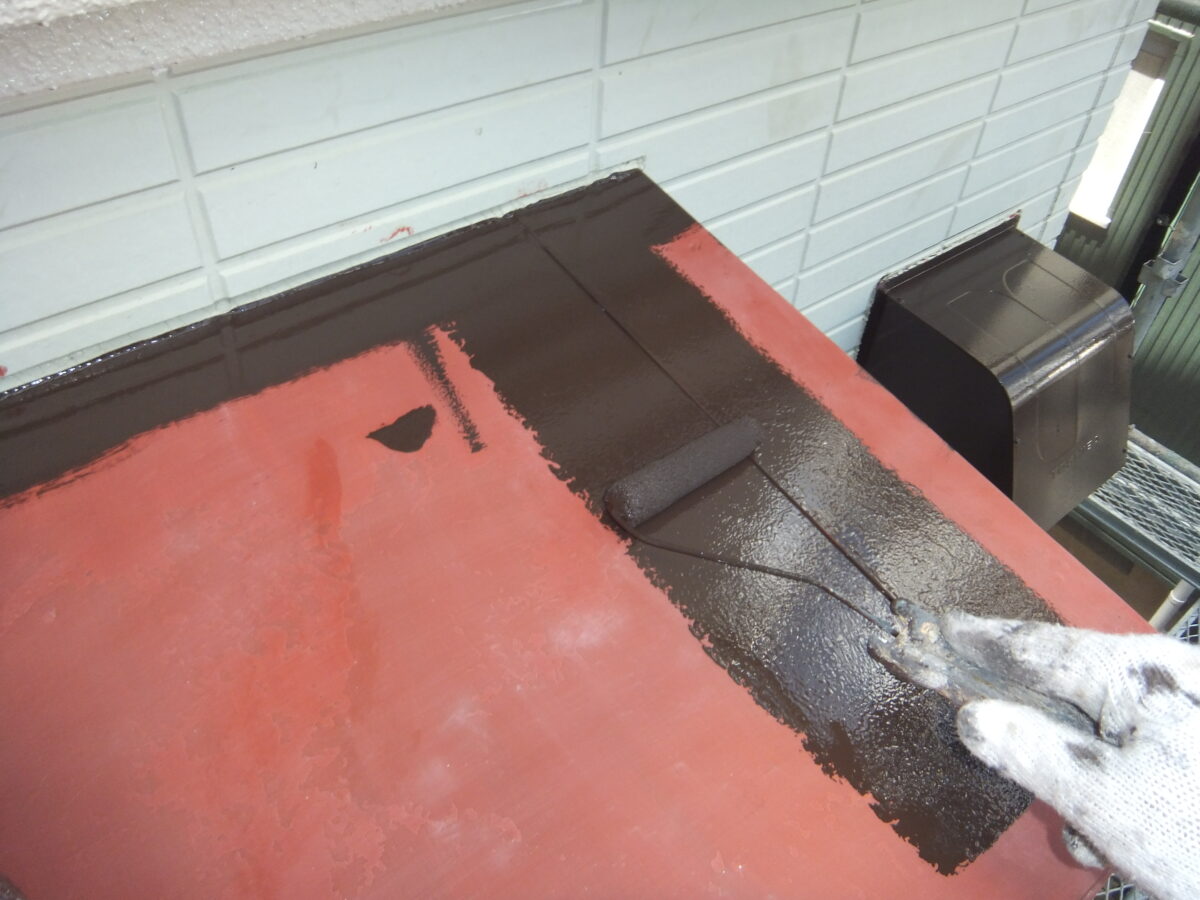 東京都練馬区　外壁塗装工事　付帯部の庇の塗装　鉄部のメンテナンスの注意点