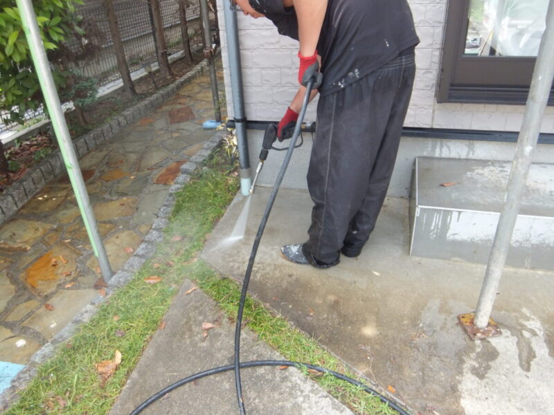 東京都練馬区　土間、玄関アプローチ、ベランダの高圧洗浄　塗装をしないところも洗浄します！