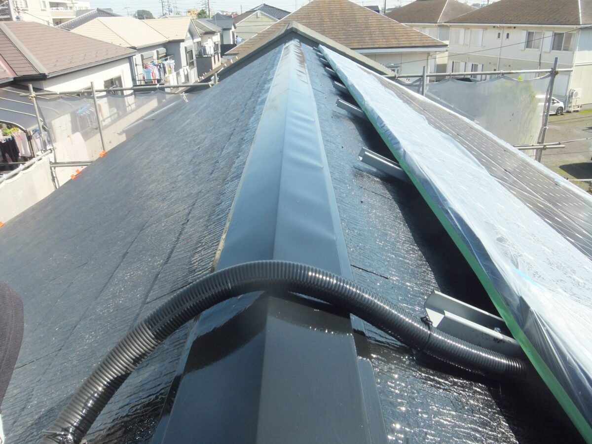 東京都武蔵野市　スレートと鉄部の中塗り　屋根塗装が必要な屋根材は？