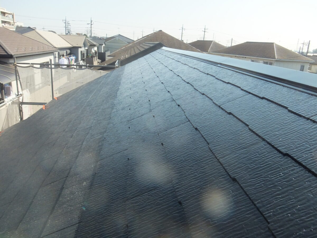 東京都武蔵野市　スレートと鉄部の中塗り　屋根塗装が必要な屋根材は？