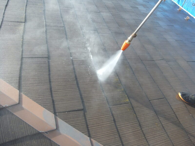 東京都練馬区　高圧洗浄の作業　雨樋の清掃のすすめ