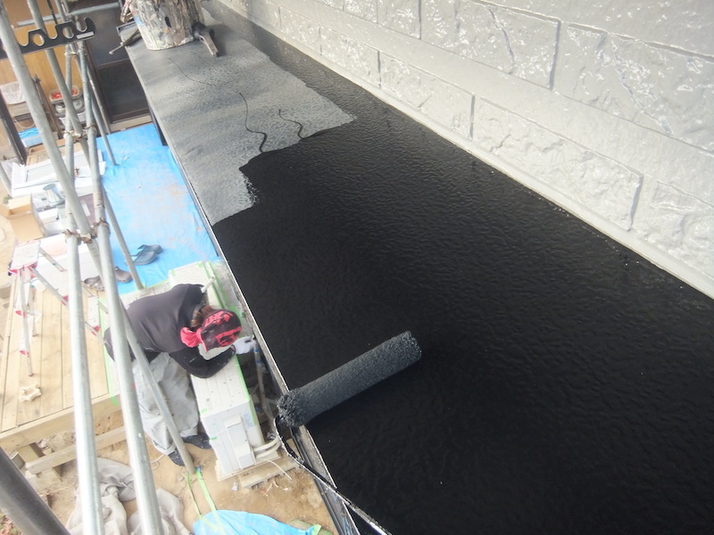 東京都練馬区　霧除けの塗装　付帯部は塗り残しに注意しましょう！