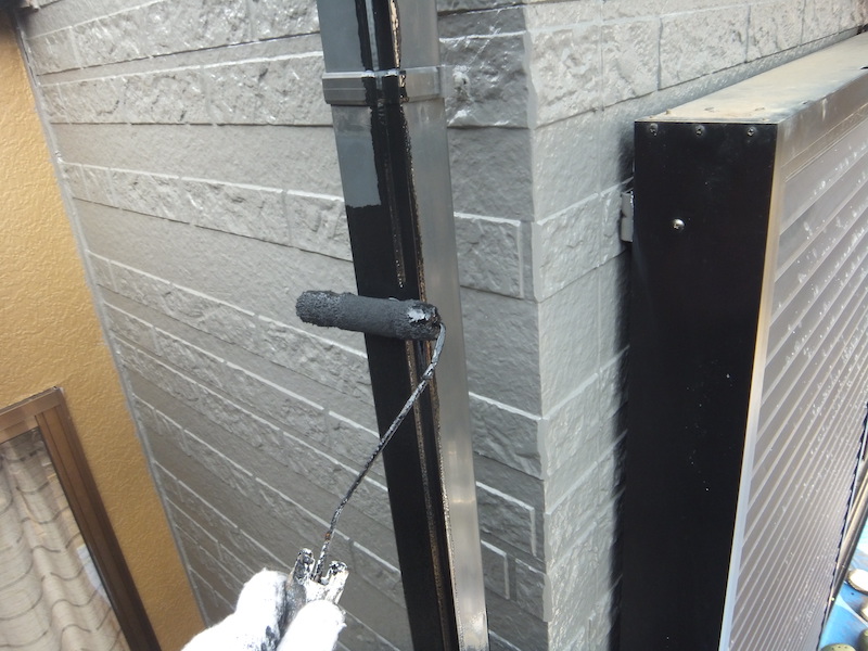 東京都練馬区　雨樋の塗装を行いました！丸樋と角樋の違い