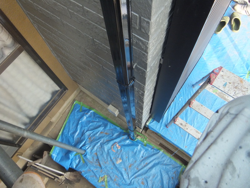 東京都練馬区　雨樋の塗装を行いました！丸樋と角樋の違い