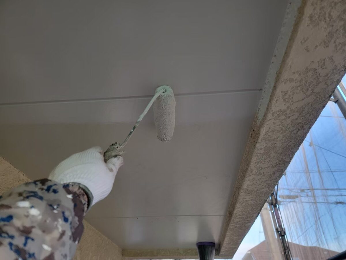東京都練馬区　外壁塗装工事　軒天井の塗装を行いました！