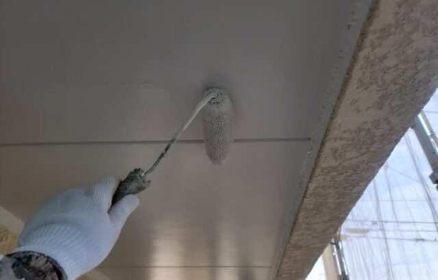 東京都練馬区　外壁塗装工事　軒天井の塗装を行いました！