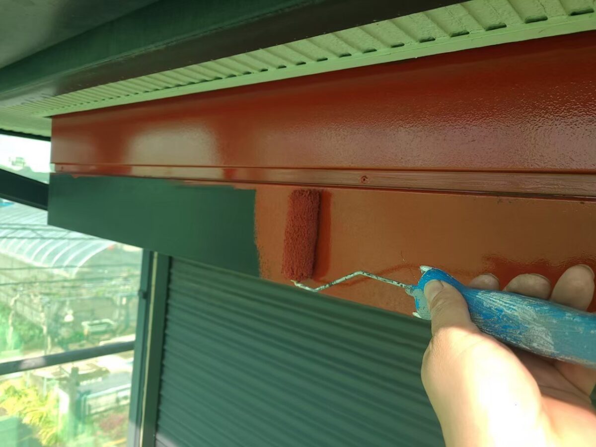 東京都練馬区　アパート屋根・外壁塗装工事　付帯部塗装　シャッターボックスの塗装