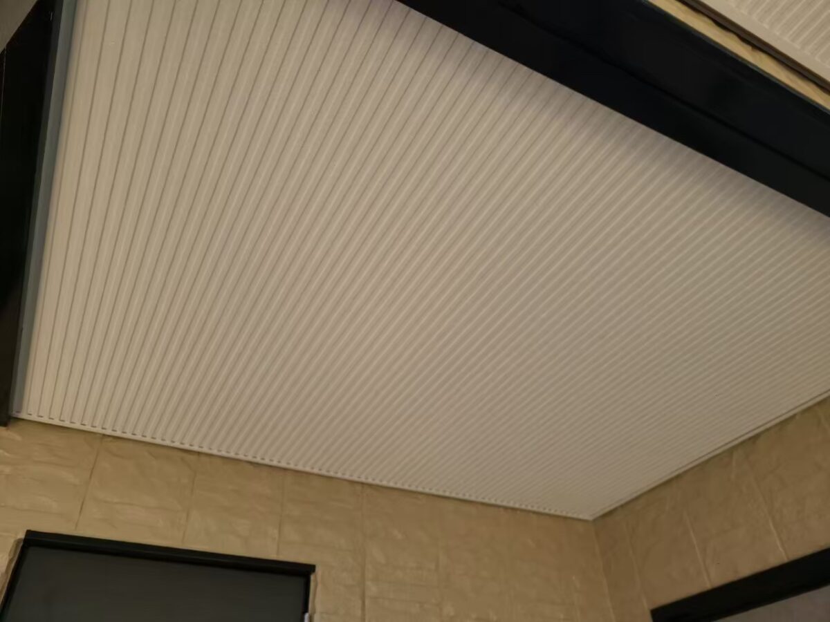 東京都練馬区　アパート屋根・外壁塗装工事　軒天井の塗装