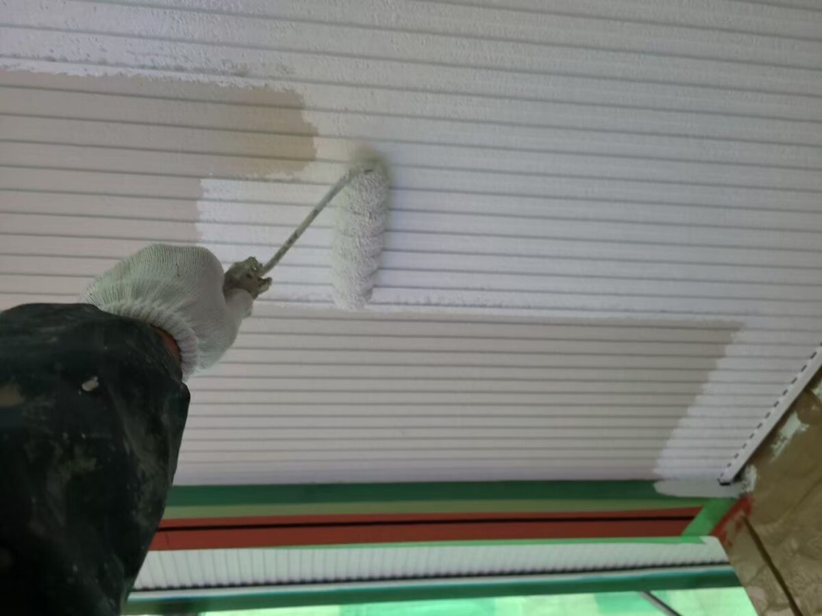 東京都練馬区　アパート屋根・外壁塗装工事　軒天井の塗装