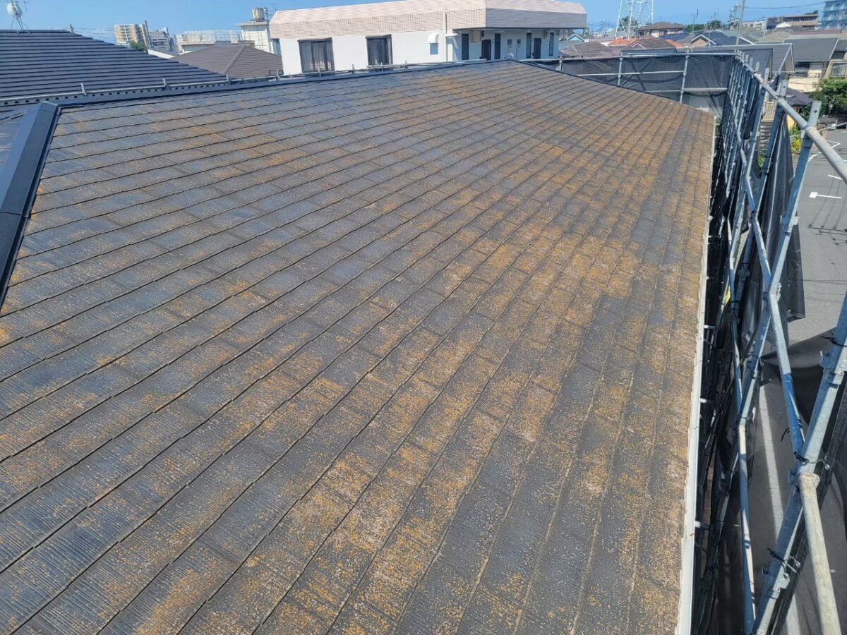 東京都練馬区　アパート屋根・外壁塗装工事　施工前の屋根　スレートは10年を目安に塗り替えを！
