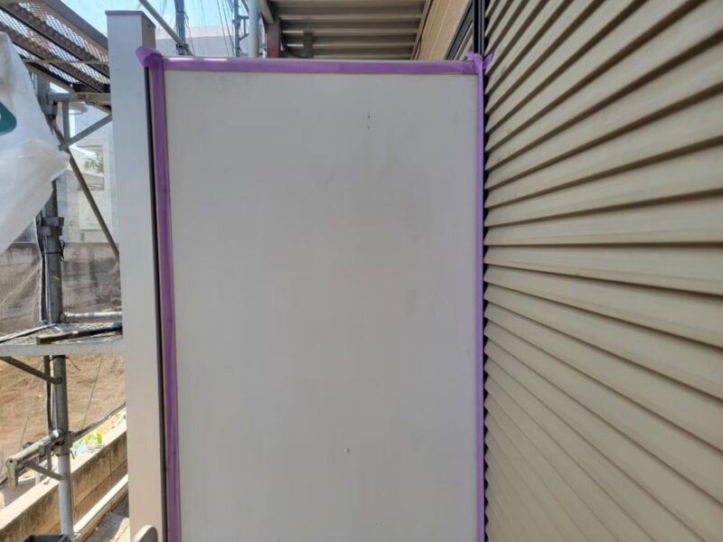 東京都練馬区　アパート屋根・外壁塗装工事　パーテーションのケレン～上塗り塗装