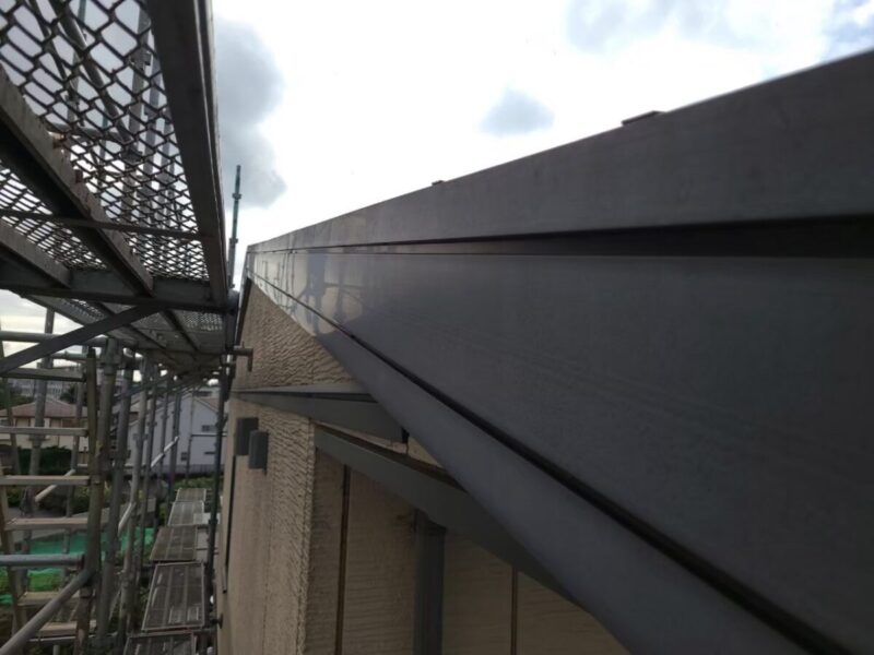 東京都立川市　マンション外壁塗装工事　破風板の塗装を行いました！