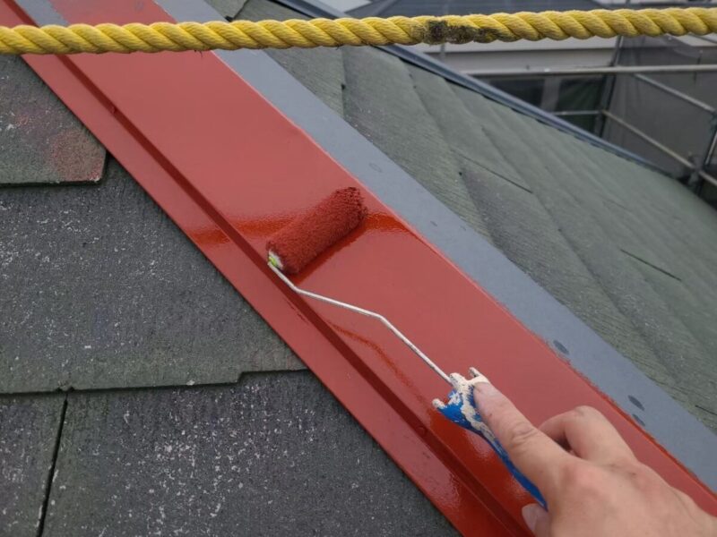 東京都練馬区　外壁・屋根塗装工事　屋根工事　棟板金のケレンと錆止め塗装