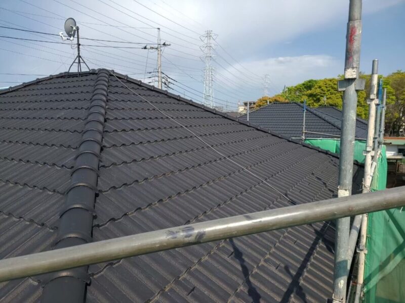 東京都練馬区　アパート外壁・屋根塗装工事　セメント瓦の高圧洗浄作業