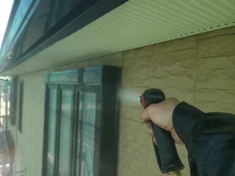 東京都練馬区　アパート外壁・屋根塗装工事　外壁と玄関タイルの高圧洗浄