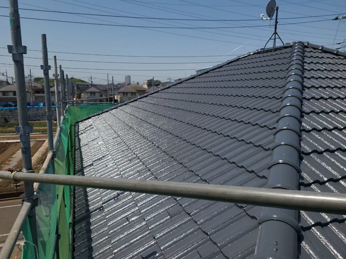 東京都練馬区　アパート外壁・屋根塗装工事　屋根塗装は大屋根と下屋根を一緒に！
