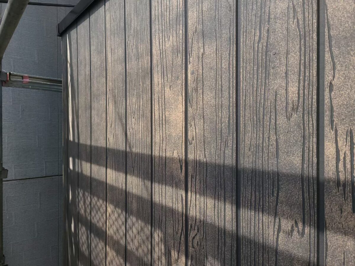 東京都練馬区　外壁・屋根塗装工事　木目柄サイディングクリア塗装