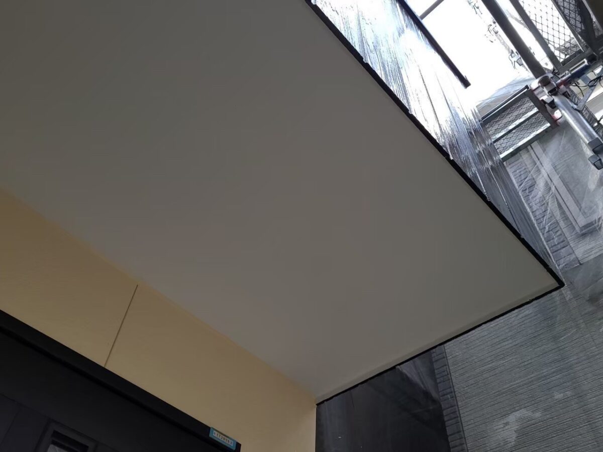 東京都練馬区　外壁・屋根塗装工事　玄関天井の塗装
