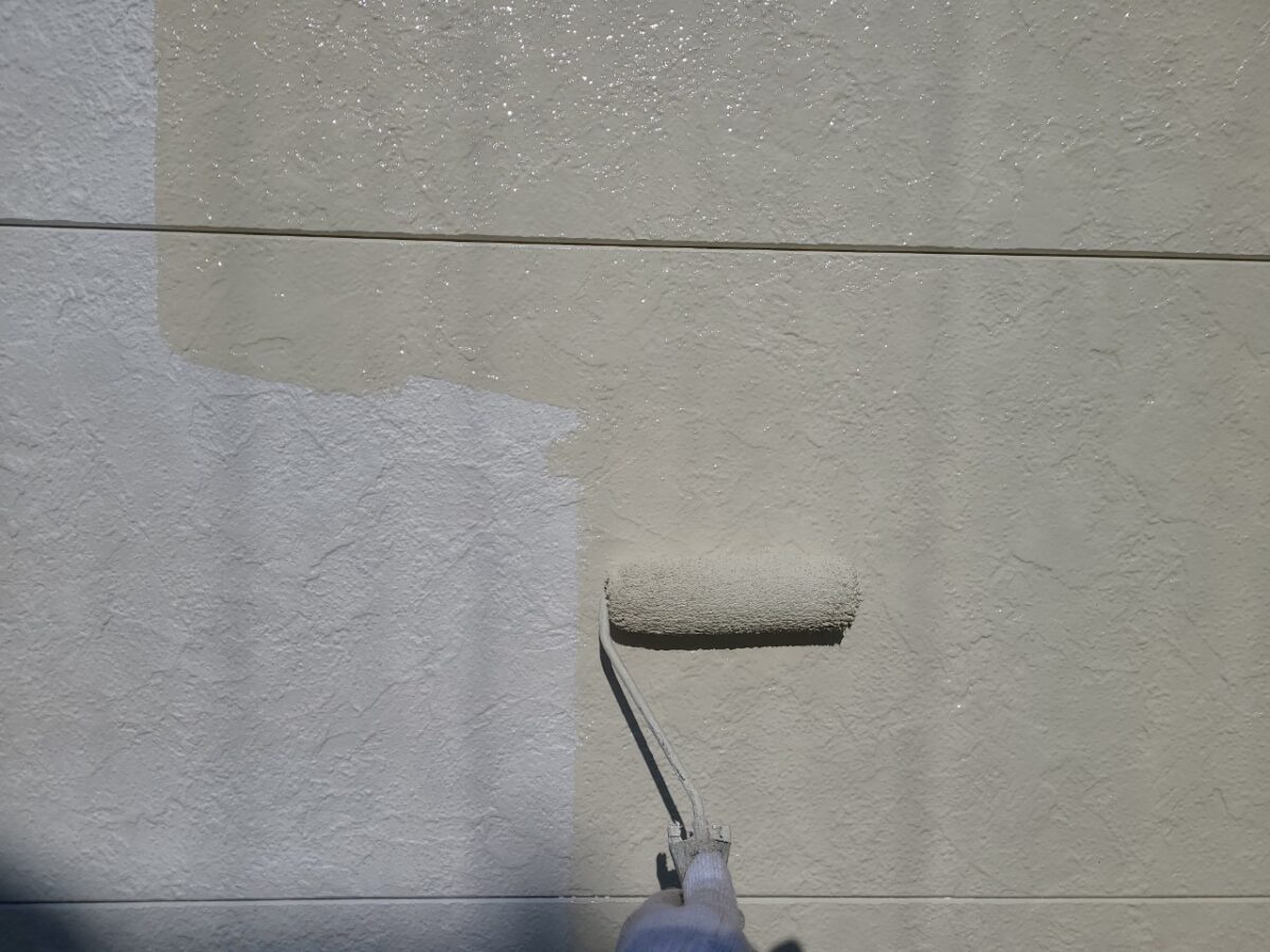 東京都武蔵野市　外壁塗装工事　外壁の下塗り〜中塗り〜上塗り