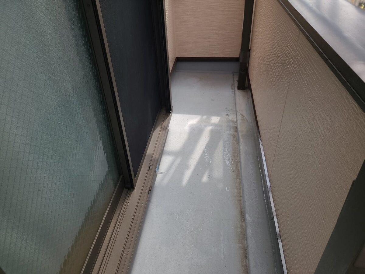 東京都練馬区　屋根・外壁塗装工事　ベランダ防水工事　下地処理作業