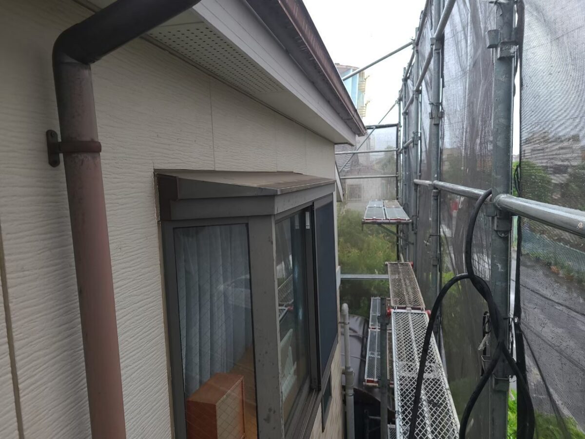 東京都練馬区　屋根・外壁塗装工事　縦樋の塗装