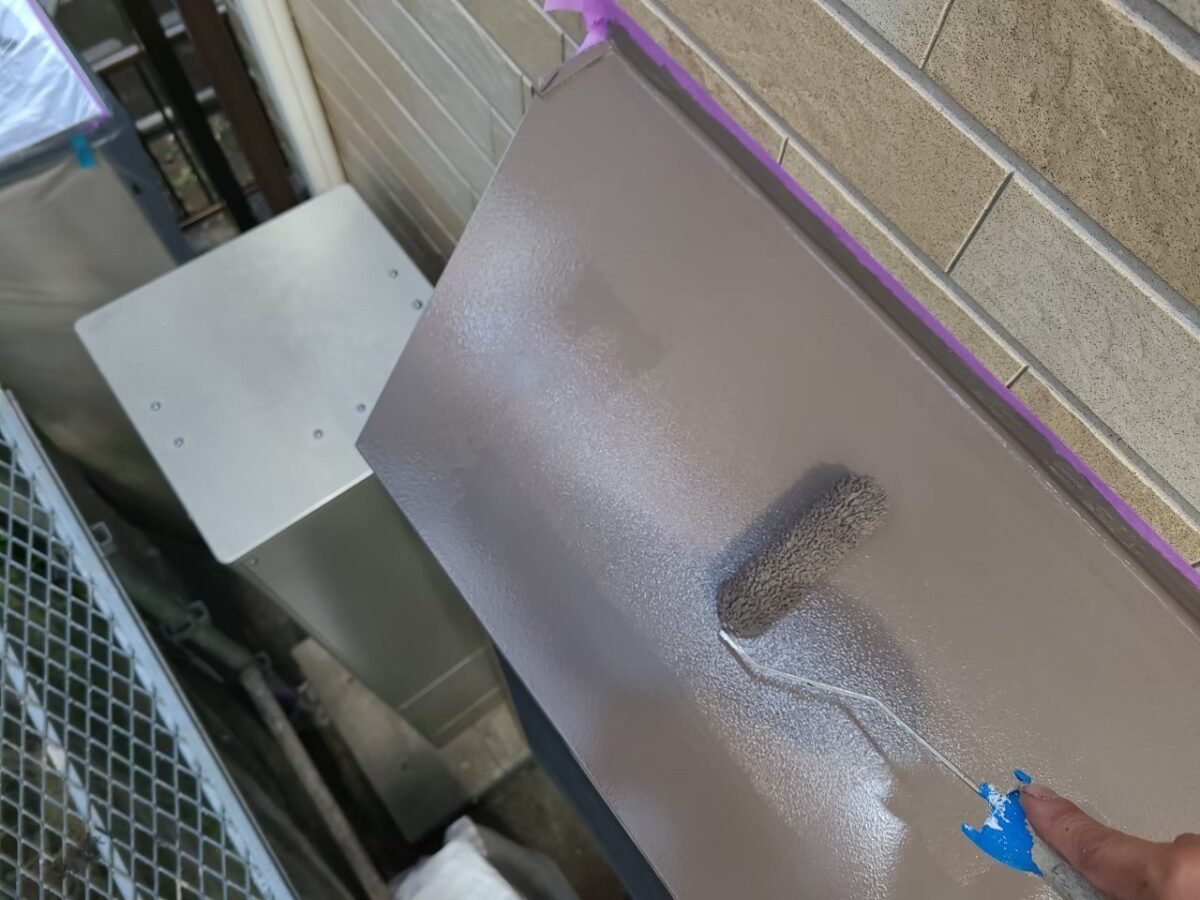 東京都練馬区　屋根・外壁塗装工事　霧除け庇の塗装を行いました！