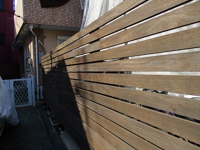東京都武蔵野市　外壁塗装工事　造作フェンスを塗装しました！