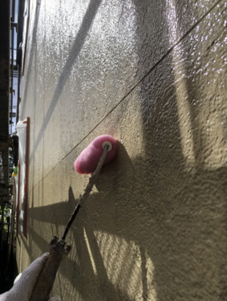 東京都練馬区　A様邸　屋根・外壁塗装工事　外壁の下塗り　アステック エポパワーシーラー塗布