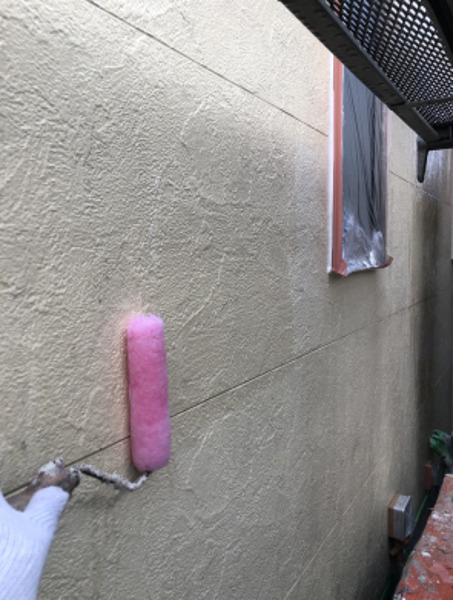 東京都練馬区　A様邸　屋根・外壁塗装工事　外壁の下塗り　アステック エポパワーシーラー塗布