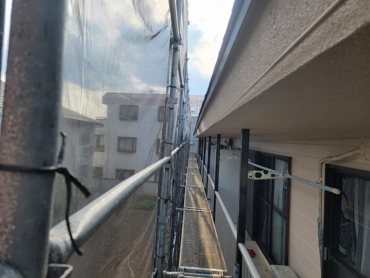 東京都練馬区　アパート屋根・外壁塗装工事　足場を設置する目的