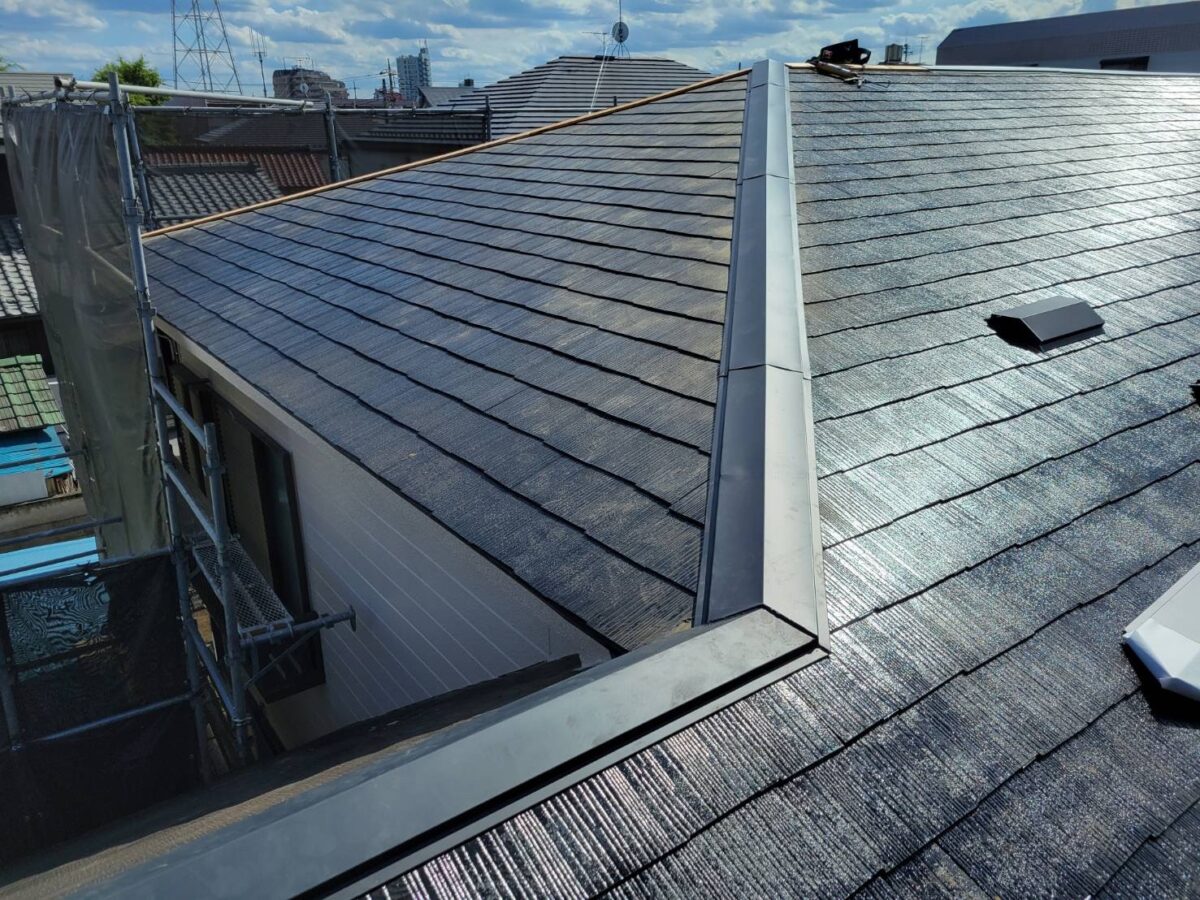 東京都練馬区　アパート屋根塗装・棟板金工事　施工前と施工後
