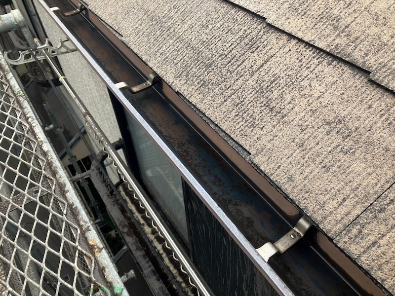 東京都練馬区　O様　アパート 屋根・外壁塗装工事　軒樋の清掃を行いました！