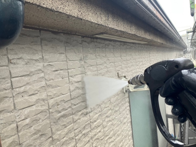 東京都練馬区　O様　アパート 屋根・外壁塗装工事　外壁の高圧洗浄　下地処理の重要性について
