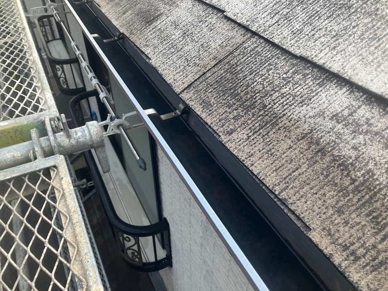 東京都練馬区　O様　アパート 屋根・外壁塗装工事　軒樋の清掃を行いました！
