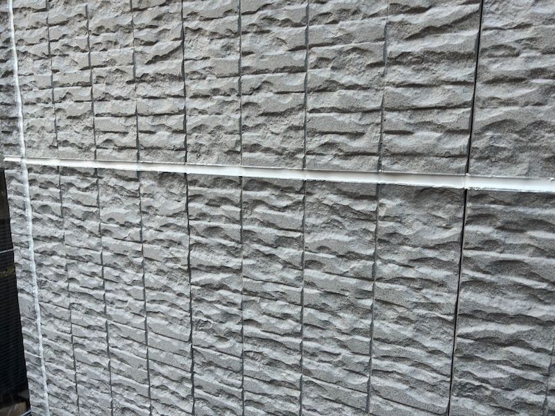 東京都練馬区　O様　アパート 屋根・外壁塗装工事　目地コーキングの打ち替えの流れ