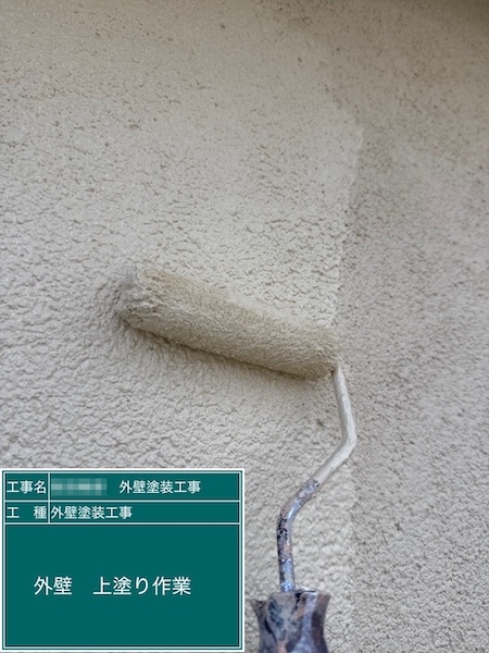 外壁塗装は3回塗りが基本！上塗り工程をレポートします！｜東京都練馬区