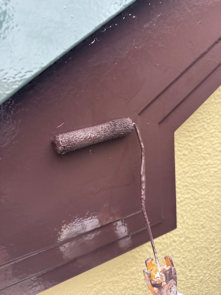 東京都練馬区関町北｜破風板はブラックからブラウンに塗り替えてイメージチェンジ