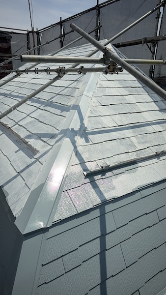 スレート屋根の中塗り工程をレポート！｜東京都練馬区大泉