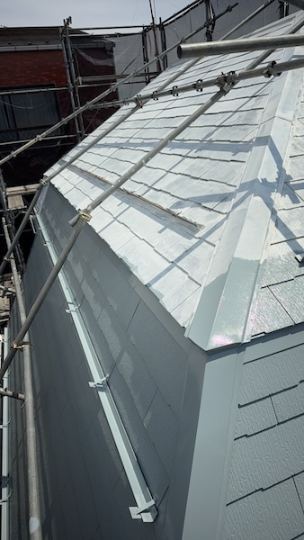 スレート屋根の中塗り工程をレポート！｜東京都練馬区大泉