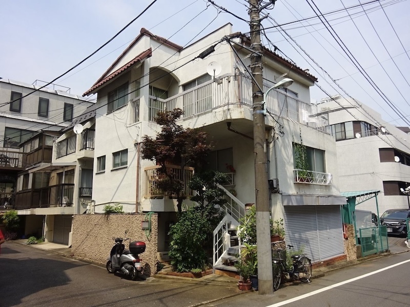 東京都目黒区|O様邸 外壁塗装工事の施工前後をレポート!暖色系の色であたたかい雰囲気になりました!