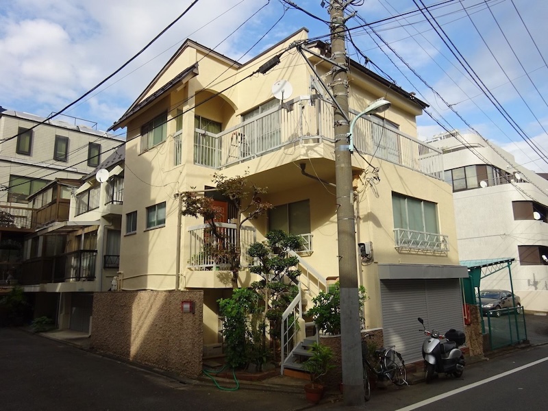 東京都目黒区｜O様邸 外壁塗装工事の施工前後をレポート！暖色系の色であたたかい雰囲気になりました！