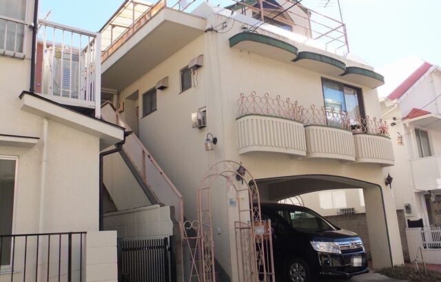 東京都新宿区 マンション 外壁塗装工事と通路長尺シート・防水工事「工事の出来栄えや進捗も満足でした」