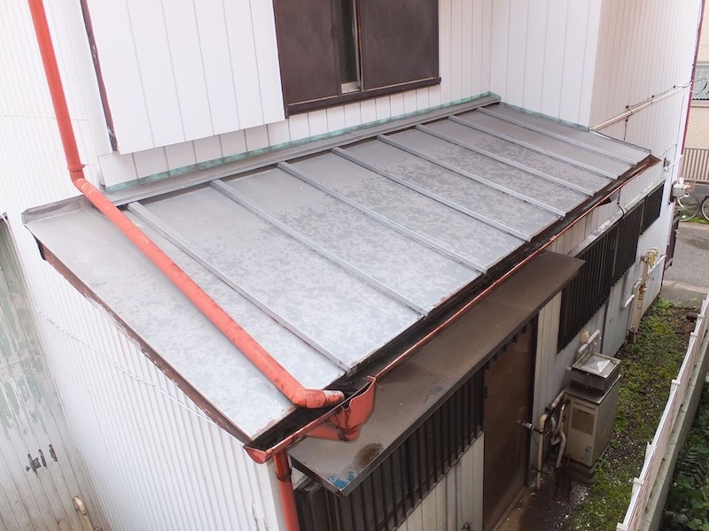 瓦棒屋根の劣化症状をレポート！屋根は状態が見えにくい場所です！｜東京都練馬区