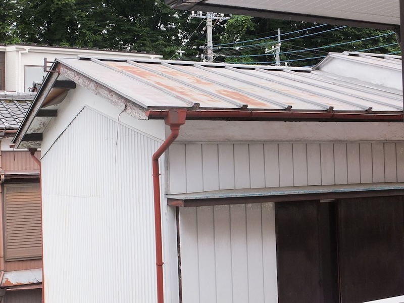 瓦棒屋根の劣化症状をレポート！屋根は状態が見えにくい場所です！｜東京都練馬区