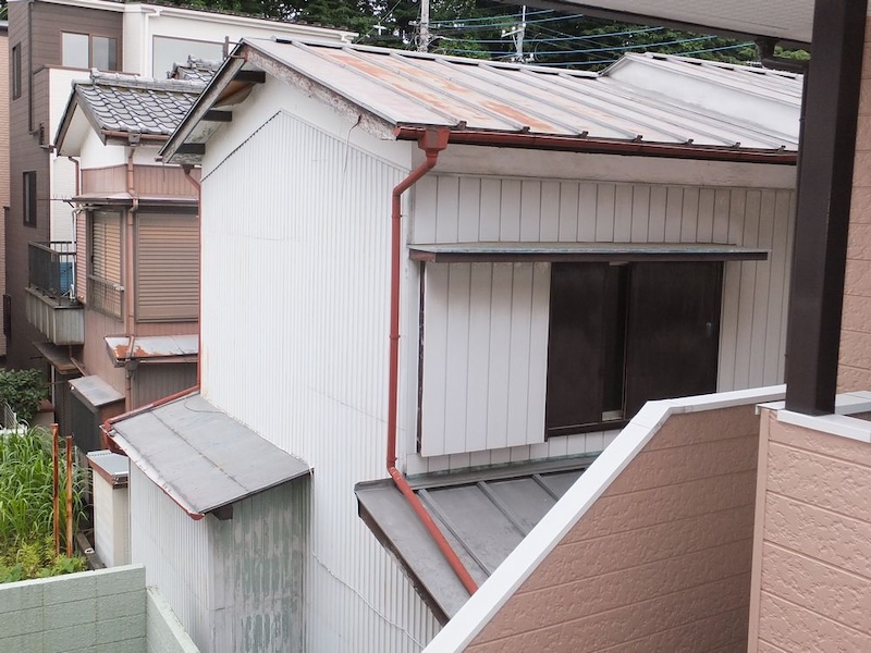 瓦棒屋根の劣化症状をレポート！屋根は状態が見えにくい場所です！｜東京都練馬区