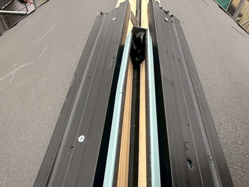 棟板金の下地作り。ここは換気棟を設置します!|東京都練馬区