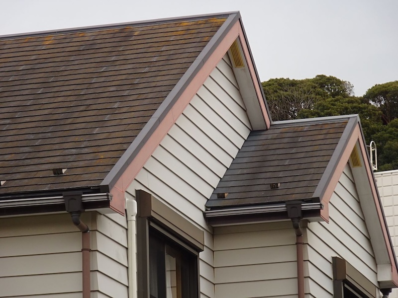 スレートの塗装は縁切りが非常に重要な工程！｜東京都武蔵野市