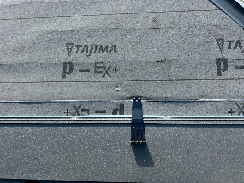 ガルバリウム鋼板屋根材と雪止めの設置、ガルバリウム鋼板の特徴｜東京都練馬区