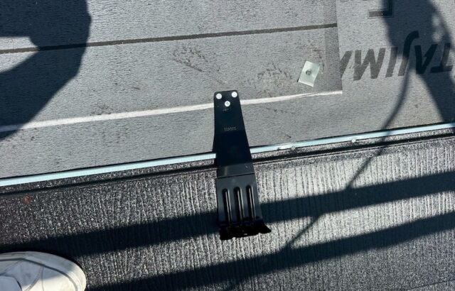 屋根カバー工事 屋根材と雪止めを設置しました！｜東京都練馬区西大泉