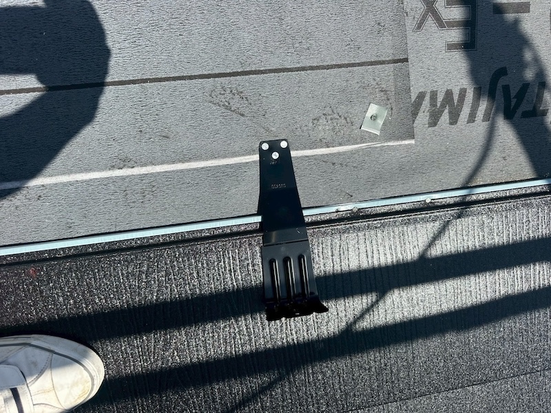 屋根カバー工事 屋根材と雪止めを設置しました！｜東京都練馬区西大泉